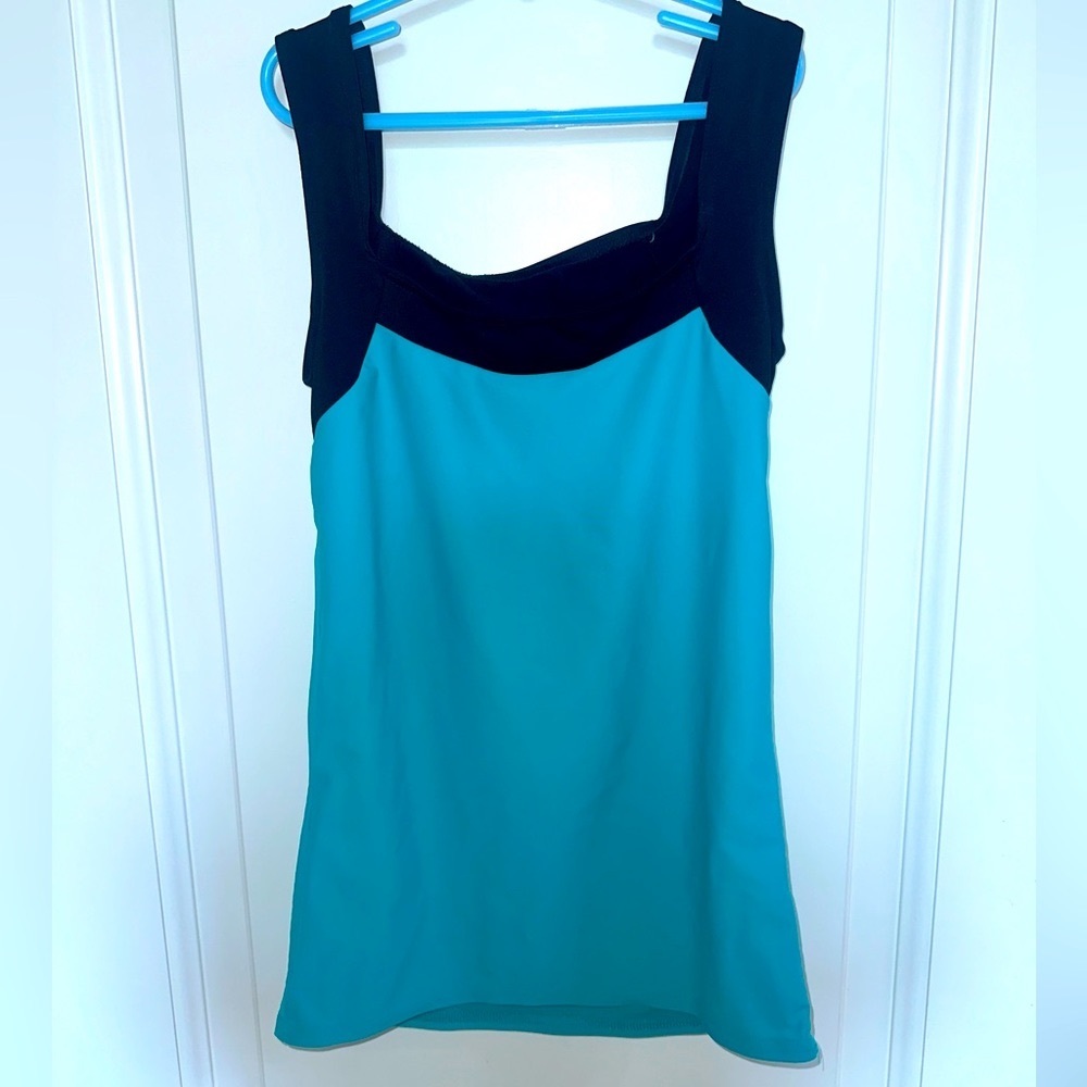 Women’s workout tank, size small